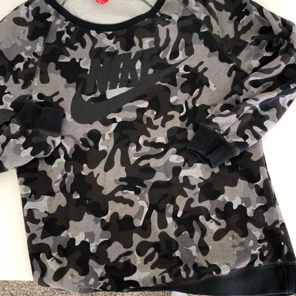 Nike sweater size small with a pair of Nike socks